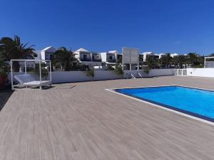 Bazén v ubytovaní Casa Amor Costa Teguise alebo v jeho blízkosti