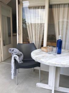 A seating area at Casa Alejandro Las Vistas