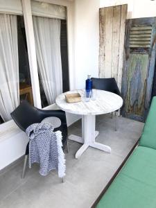 A seating area at Casa Alejandro Las Vistas