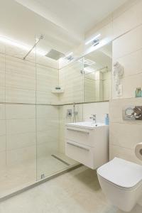 A bathroom at Gere ArteVino Apartman