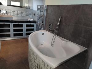 A bathroom at Luxury Living Athens by YHA