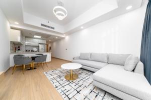 Fotografie z fotogalerie ubytování ALH Vacay - Contemporary One Bedroom in Jumeirah Garden City v Dubaji