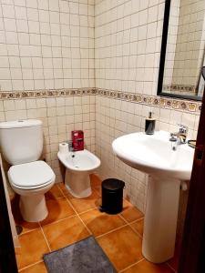 Koupelna v ubytování La Casa Junto al Sendero del Río & Piscina # aire acondicionado