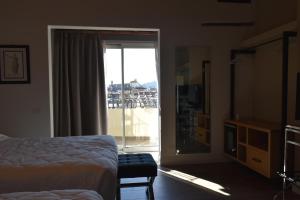 A bed or beds in a room at HR BEDROOMS IN FLORENCE