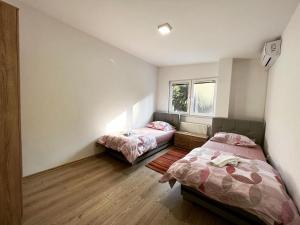 a bedroom with two beds and a window at Villa Igman - فيلا سراييفو in Hadžići