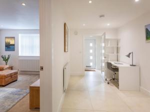A kitchen or kitchenette at New Detached 3 Bed Luxe House on Exclusive Private Estate Close to Coast . Sleeps 6