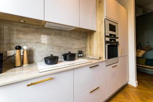 Kuchyňa alebo kuchynka v ubytovaní HYGGE KEYWEEK Apt 2 bedrooms with parking in Biarritz city center