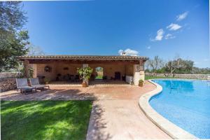 Bazén v ubytovaní Finca Cas Contador Mallorca alebo v jeho blízkosti