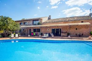 Bazén v ubytovaní Finca Cas Contador Mallorca alebo v jeho blízkosti