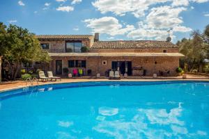 Bazén v ubytovaní Finca Cas Contador Mallorca alebo v jeho blízkosti