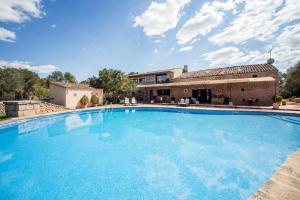 Bazén v ubytovaní Finca Cas Contador Mallorca alebo v jeho blízkosti