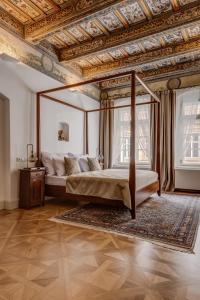 Postel nebo postele na pokoji v ubytování Hotel Nerudova 211