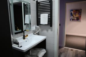 Koupelna v ubytování Dark Boutique Hotel