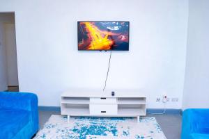 TV a/nebo společenská místnost v ubytování Homely Homestays