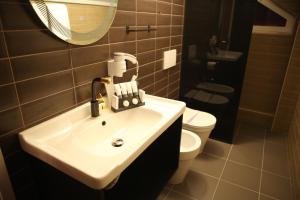 Koupelna v ubytování Dark Boutique Hotel