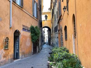 ローマにあるCappellariの二棟間の空路
