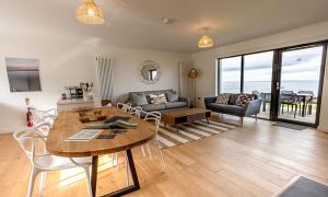 Posezení v ubytování 15 - 3 Bedroom Cottage - LP