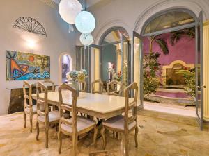a dining room with a table and chairs at Casona 66 Merida Boutique Hotel in Mérida