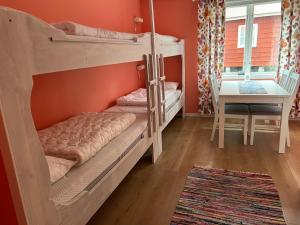 Giường trong phòng chung tại Fulufjällsgården