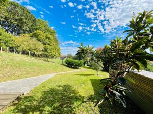 a palm tree sitting next to a sidewalk at Calme, mer et montagne Anglet in Anglet