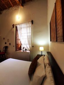 a bedroom with a bed and a window at Giron Chill Out Hotel Boutique in Girón
