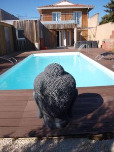 Basen w obiekcie Belle villa contemporaine lub w pobliżu