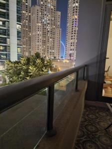 Fotografie z fotogalerie ubytování Trendy Bright Apartment with Marina, Pool and Ain Views v Dubaji