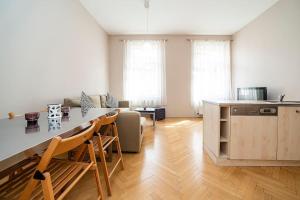 Kuchyňa alebo kuchynka v ubytovaní Cozy and sunny apartment in uptown