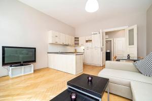 Kuchyňa alebo kuchynka v ubytovaní Cozy and sunny apartment in uptown