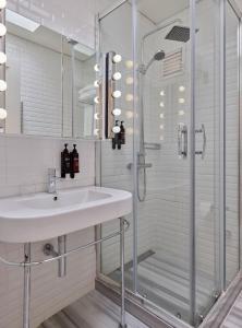 a bathroom with a sink and a shower at Be Mate Casa Di Bava in Istanbul