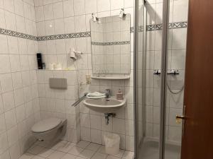 Koupelna v ubytování Hotel Oberledinger Hof + 19 fotografií