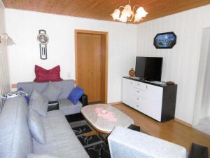 a living room with a couch and a tv at Ruegen_Fewo 58_1 in Neuendorf