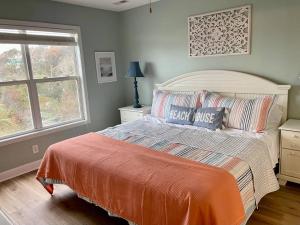Ένα ή περισσότερα κρεβάτια σε δωμάτιο στο 3 Bedroom Condo, Ocean Views & Short Walk to Beach! +19 φωτογραφίες
