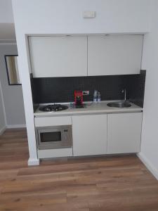 A kitchen or kitchenette at Jolly casa 1
