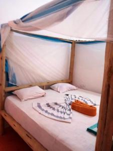 Un pat sau paturi într-o cameră la New Iddi Villa