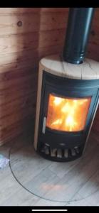 a woodburning stove in a room with at Sodo namelis 