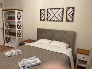 Ένα ή περισσότερα κρεβάτια σε δωμάτιο στο Pensiunea Anika