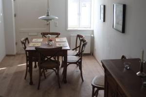 a dining room with a table and chairs at Wohnen am Dehnthof Haus 2 in Kappeln