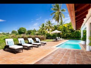 Bazén v ubytování Srvittinivilla Llg61 Casa de Campo Resorts Comfortable Villa with LakePerf Loc nebo v jeho okolí
