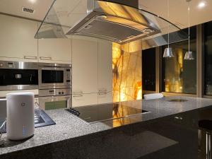 a kitchen with stainless steel appliances and a stove top oven at Hi-End 2BR, 2BR Apt, Heart of Canary Wharf in London