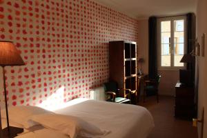 Postel nebo postele na pokoji v ubytování Hôtel de Mirmande