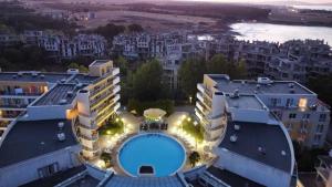 an aerial view of a building with a swimming pool at Dima Popova Apartments in Tsarevo