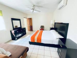 a bedroom with a bed and a dresser and a mirror at Casa cerca del mar! 4 Habitaciones con aire acondicionado in Puerto Vallarta