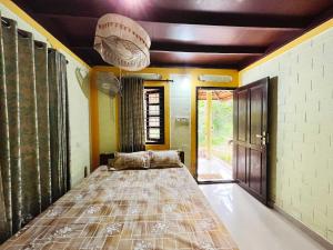 a room with a bed in the middle of it at Munroe Nest Homestay in Munroe Island