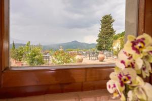 A general mountain view or a mountain view taken from the country house