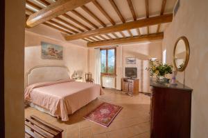 A bed or beds in a room at Il Poggio