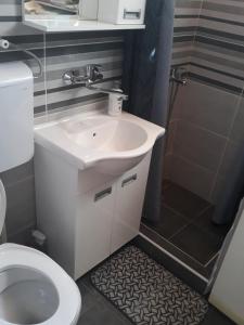 Ένα μπάνιο στο Ruža vetrova 1 +14 φωτογραφίες