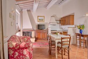 A kitchen or kitchenette at Il Poggio
