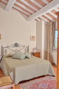 A bed or beds in a room at Il Poggio