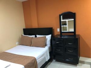 Hotel Ecosuite Quibdó客房内的一张或多张床位